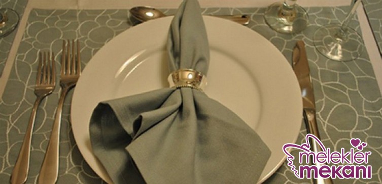 yemek_masasinda_pecete_nasil_kullanilmalidir_h51359.JPG