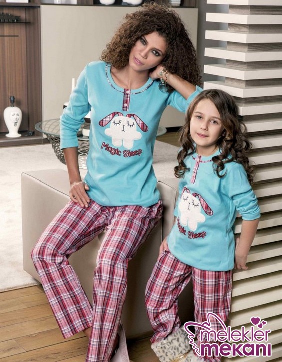 Yeni-sezon-anne-kız-pijama-takımları-620x794.JPG