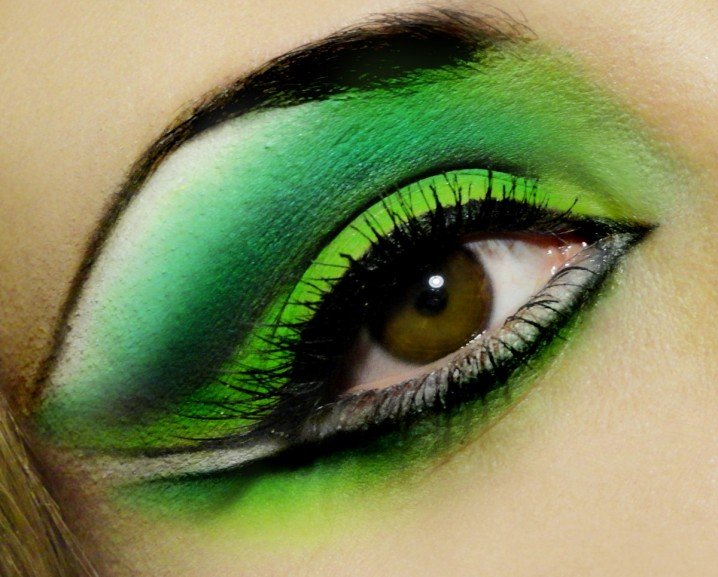 yeşil-göz-makyajı (1).jpg