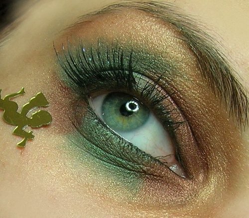 yeşil-göz-makyajı (6).jpg