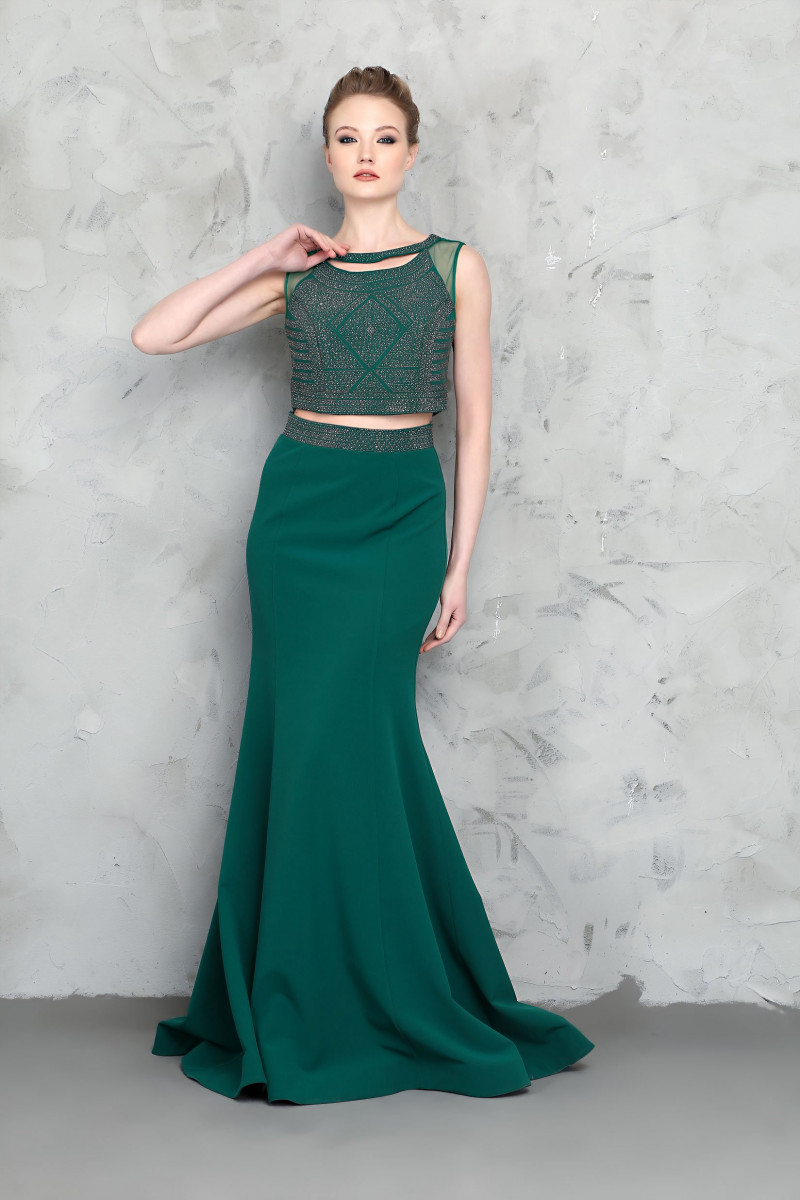 Yeşil uzun abiye elbise modeli.jpg