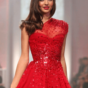 '{Category}' kategorisindeki 'Kırmızı dantelli elbise modelleri' medyası