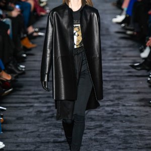 '{Category}' kategorisindeki 'MaxMara 2018-2019 Sonbahar Kış Koleksiyonu Elbise Modelleri' medyası