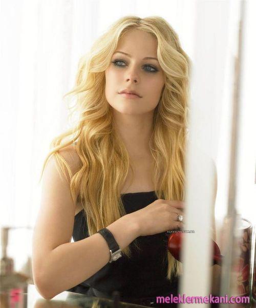 1280avril_lavigne_r21-5037.jpg