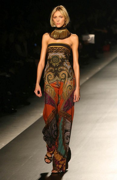 2009milanfashionweeketrofashionshow0pjlpbce-icl-8600.jpg