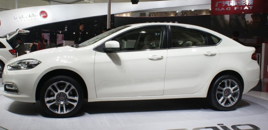 2013_Fiat_Viaggio_Sedan%20(4)-213.jpg