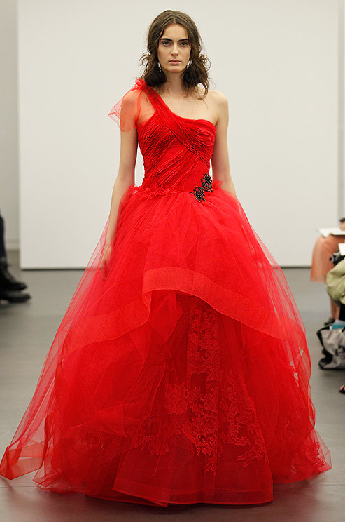 2013_kirmizi_gelinlik_modelleri%20(14)-2fb.jpg