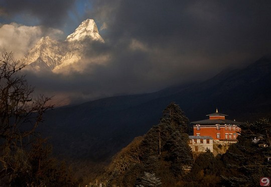 Tengboche-monastery-nepal-himalayas-be.jpg