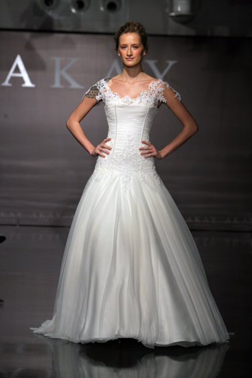 akay-gelinlik-modelleri-2011-6057.png