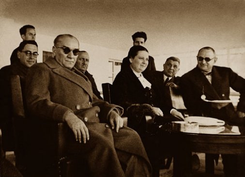 ataturk_fotolari_%20(6)-23c.jpg