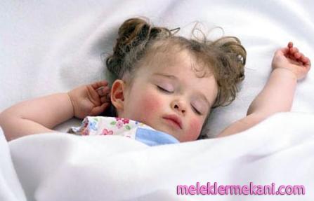bebeklerde-uyku-aliskanligi1-7764.jpg