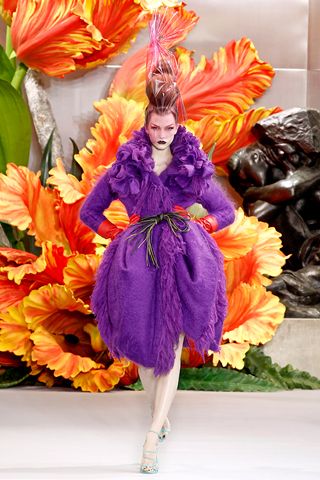 christian-dior-haute-couture-2010-kis012-7714.jpg
