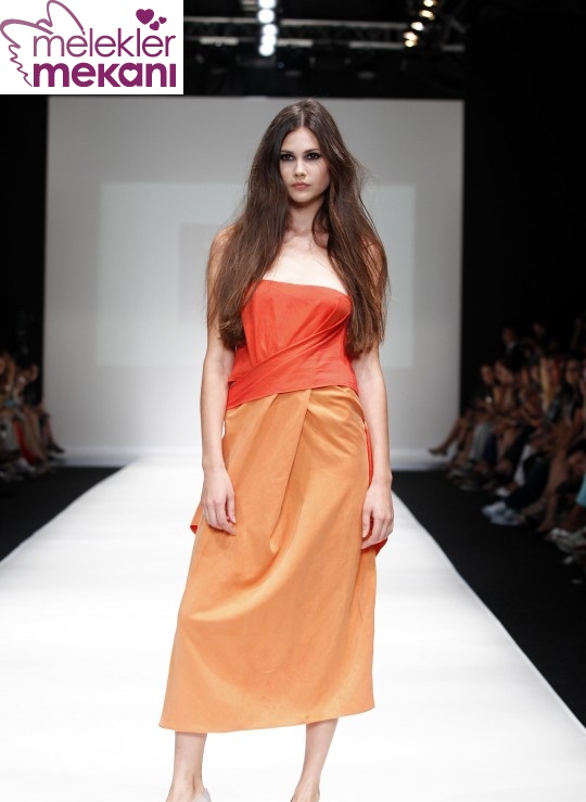 istanbul-fashion-week-2011-nejla-guvenc-2012-ilkbahar-yaz-koleksiyonu-defilesi-13-2ef.jpg