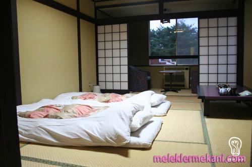 july06_japan-day4_royalhotelkawaguchiko_room-2158.jpg