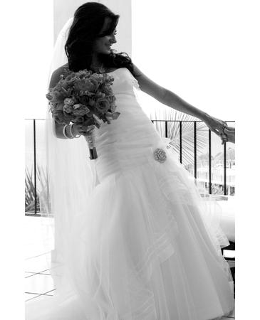 other-trumpet-fit-and-flare-something-blue-flirt-white-2010-86042-1175.jpg