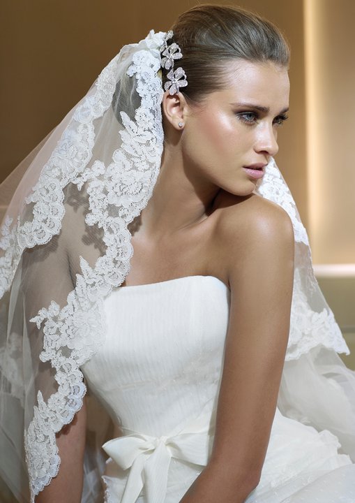 pronovias-2011-gelin-saci-tokalari-91-37f.jpg