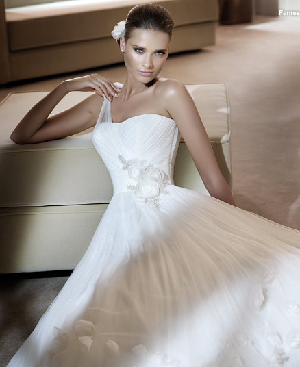 pronovias-2011-gelinkmodelleri-28-7998.jpg
