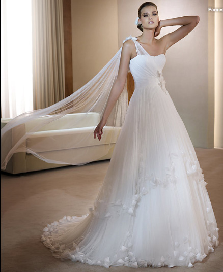 pronovias-2011-gelinkmodelleri-30-1778.jpg
