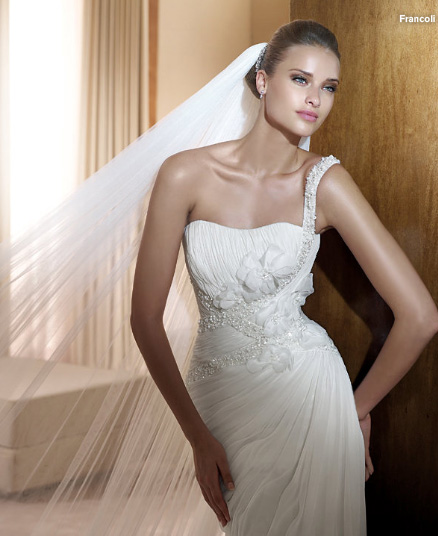 pronovias-2011-gelinkmodelleri-8-1653.jpg