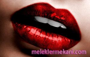 red_lips_by_lasttrip69-7275.jpg