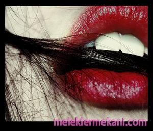 red_lips_by_purplealexa-2545.jpg