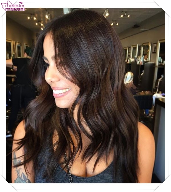 Esmerlere Yakışan Saç Renkleri Modelleri ve Kesimleri