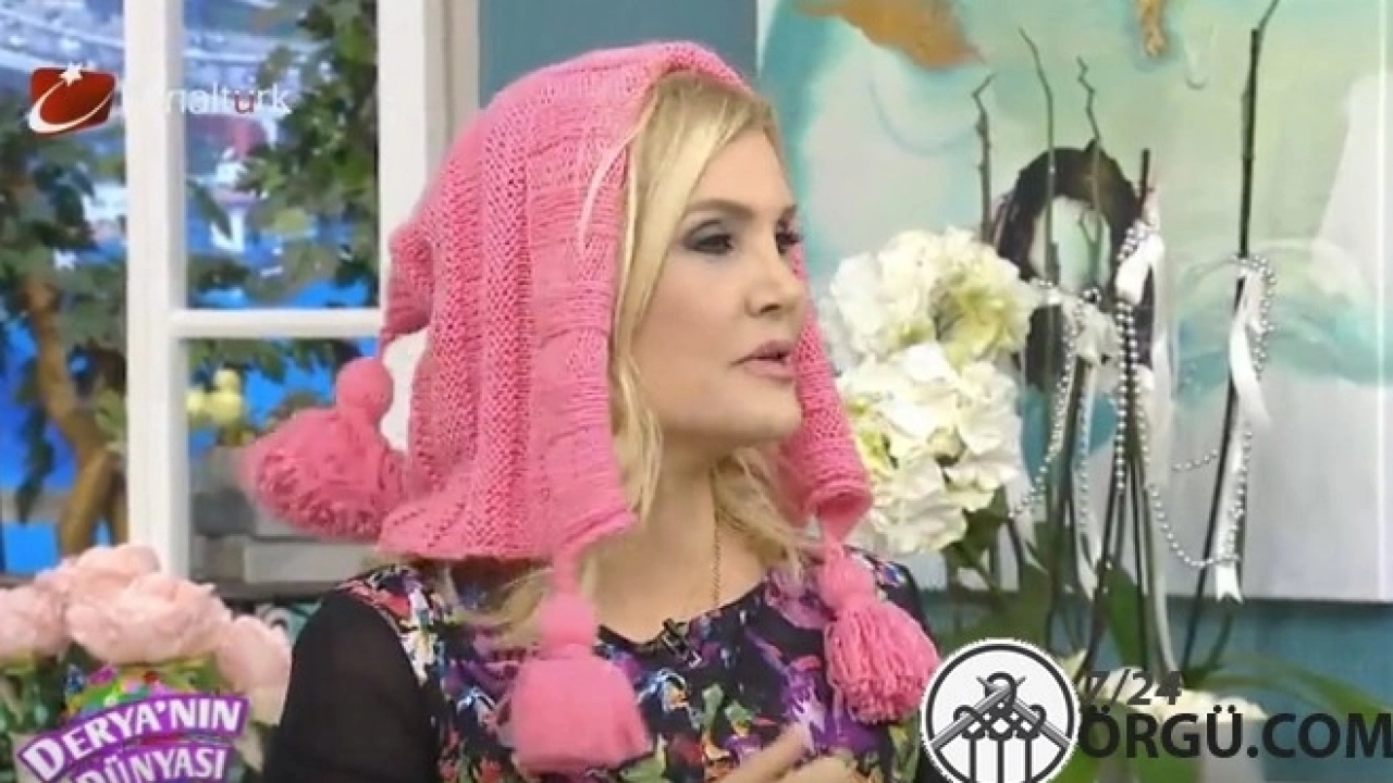 Derya Baykal Pembe Püsküllü Bere Yapımı
