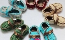 Örgüden Bebek Ayakkabı Modelleri Rengarenk