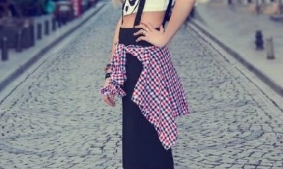 Spor ayakkabı ve kalem etek kombinini hala denemediniz mi ?