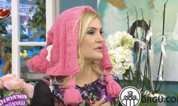 Derya Baykal Pembe Püsküllü Bere Yapımı