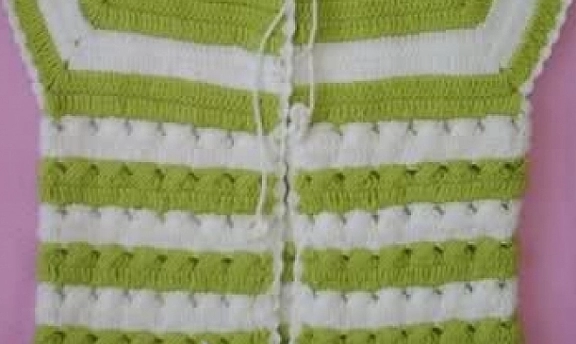 Çift Renkli Bebek Yeleği Örgüleri Hoş Modeller Yaparak Bebeklerinizi Süsleyin