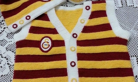 Çizgili Bebek Yelek Modelleri İle Bebekleriniz Daha Şık