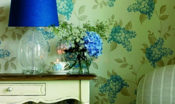 Çiçek desenli duvar kağıtları ile odalarınızı dekoratifleştirebilirsiniz