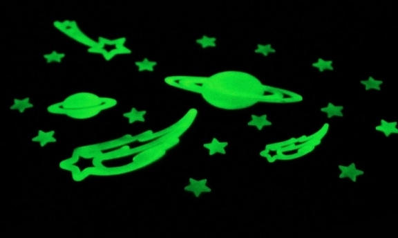 Fosforlu sticker modelleriyle gelen estetik duvarlar