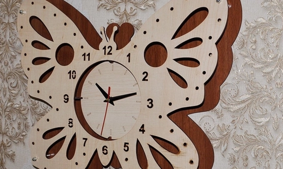 Farklı tasarım saat modelleri ile şık görünümler