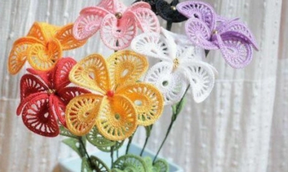 Üç Boyutlu Farklı Bir Çiçek Motifi Yapımı Videolu