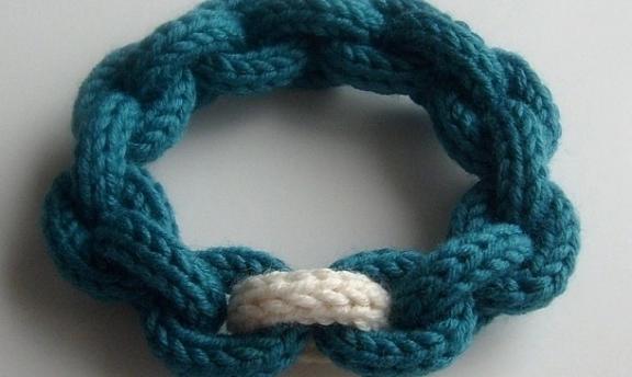 Derya Baykal Şık Örgüden Bileklik Modelleri Hanımlara Çok Yakışacak Örnekler