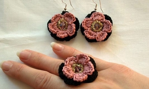 Değişik Örgü Takı Modelleri İle Modaya Yön Verin