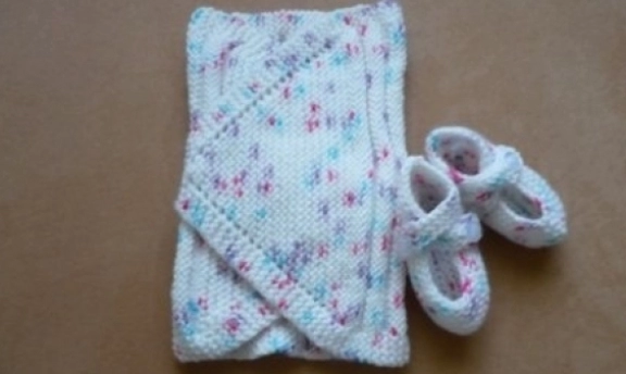 Derya Baykal İle Yandan Bağlamalı Bebek Yelek Modelleri Çok Kullanışlı