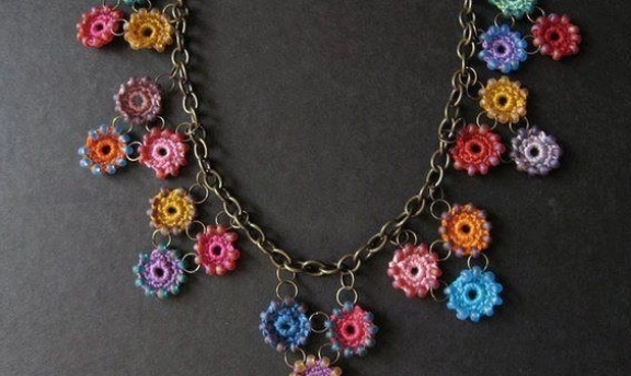 Değişik Örgü Takı Modelleri İle Modaya Yön Verin