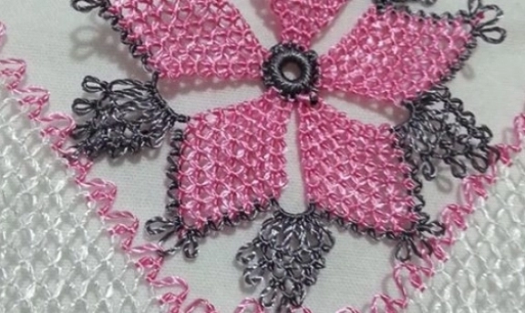 İğne Oyası Çiçek Motif Modelleri Yepyeni Örnekleri İle Yazmalar Daha Gösterişli