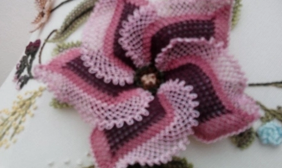 İğne Oyası Çiçek Motif Modelleri Yepyeni Örnekleri İle Yazmalar Daha Gösterişli