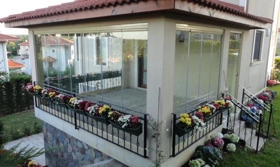Cam balkonlar mı? Açık balkonlar mı?