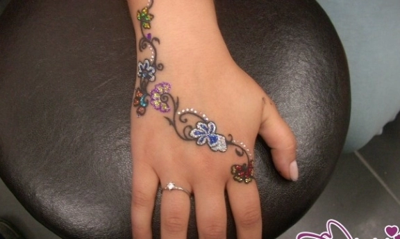 Simli Hint Kınası Diye Bir Trend Var Hanımlar Mutlaka Görün