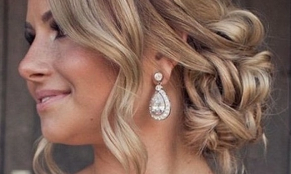 Dağınık Topuz 2017 Modelleri İle Feminen Ve Havalı