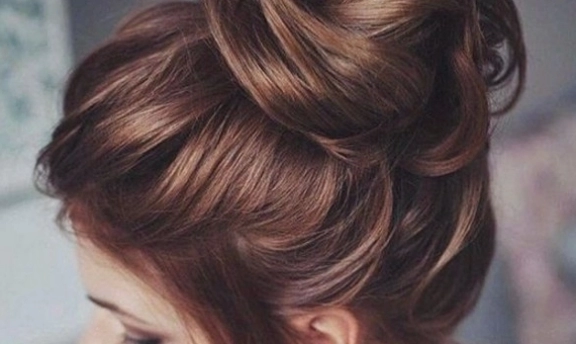 Dağınık Topuz 2017 Modelleri İle Feminen Ve Havalı