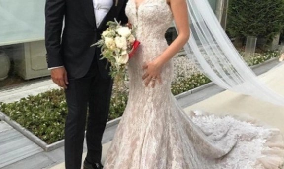 Ünlülerin Gelinlik Modellerine de Yer Verelim