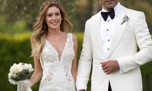 Ünlülerin Gelinlik Modellerine de Yer Verelim