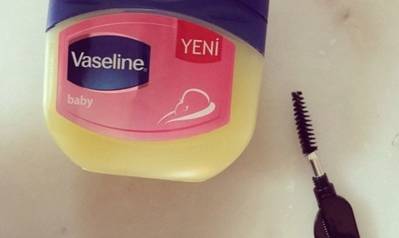 Vazelin Kirpikleri Uzatıyor mu? Vazelin Mucizeleri