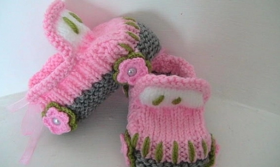 Arabalı Örgü Bebek Patik Modelleri Çok Tatlılar